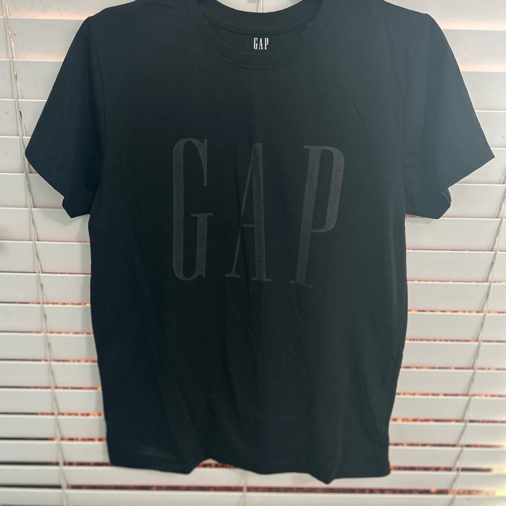 GAP Classic Black Tee